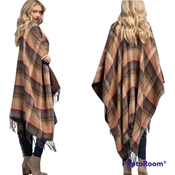 Ruggine Cardigan Poncho Blanket - Picture 4 of 7
